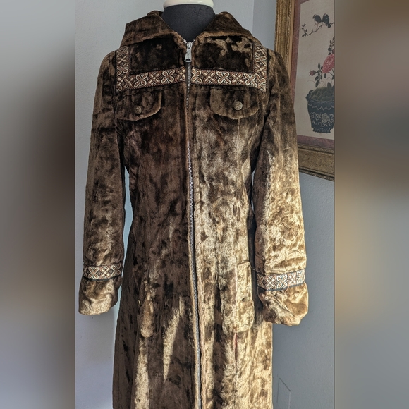 Vintage 1950's Crushed Velvet Ribbon Detail Coat - Picture 8 of 16